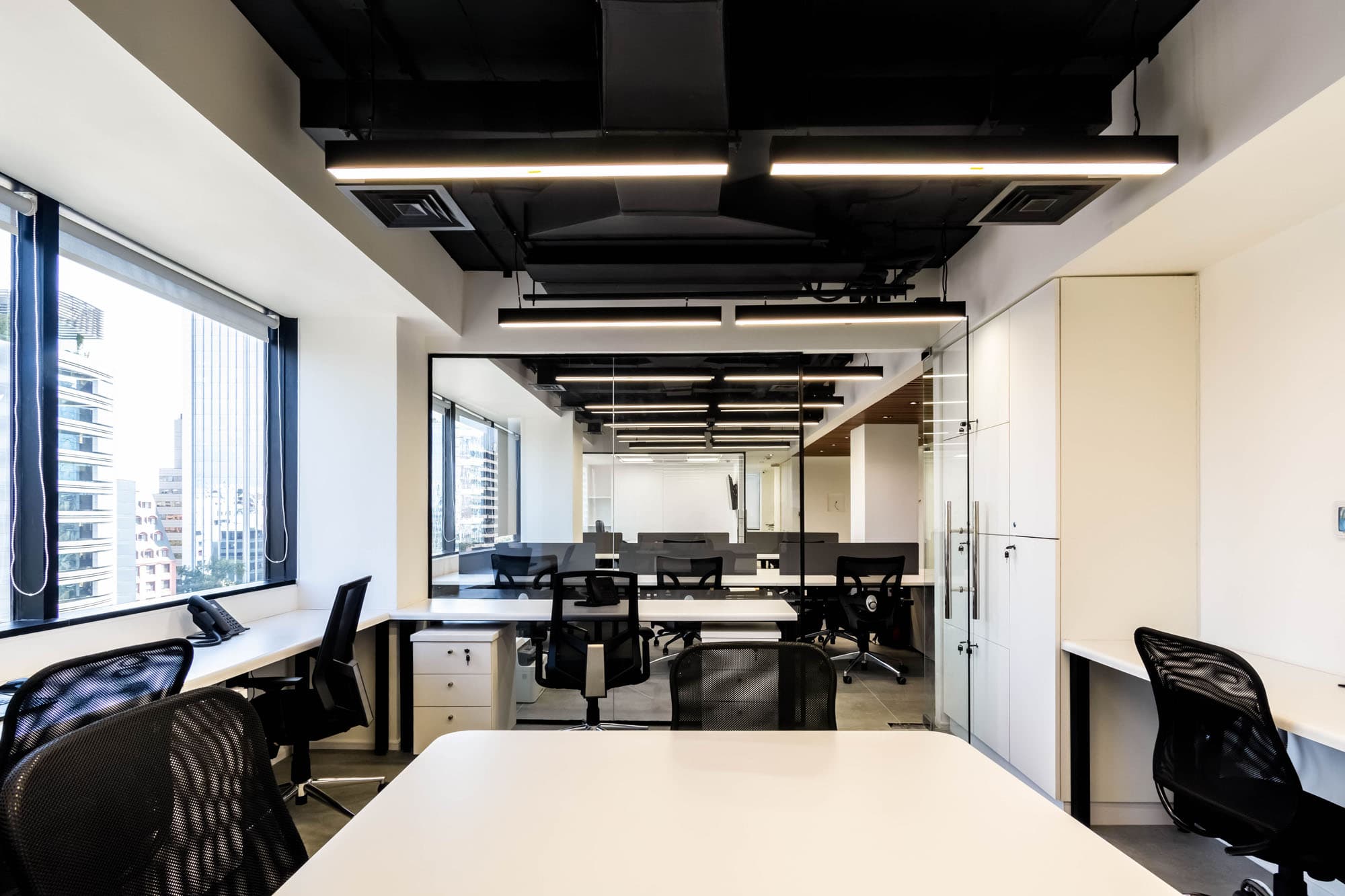 Oficinas Dinecom — detalle 1