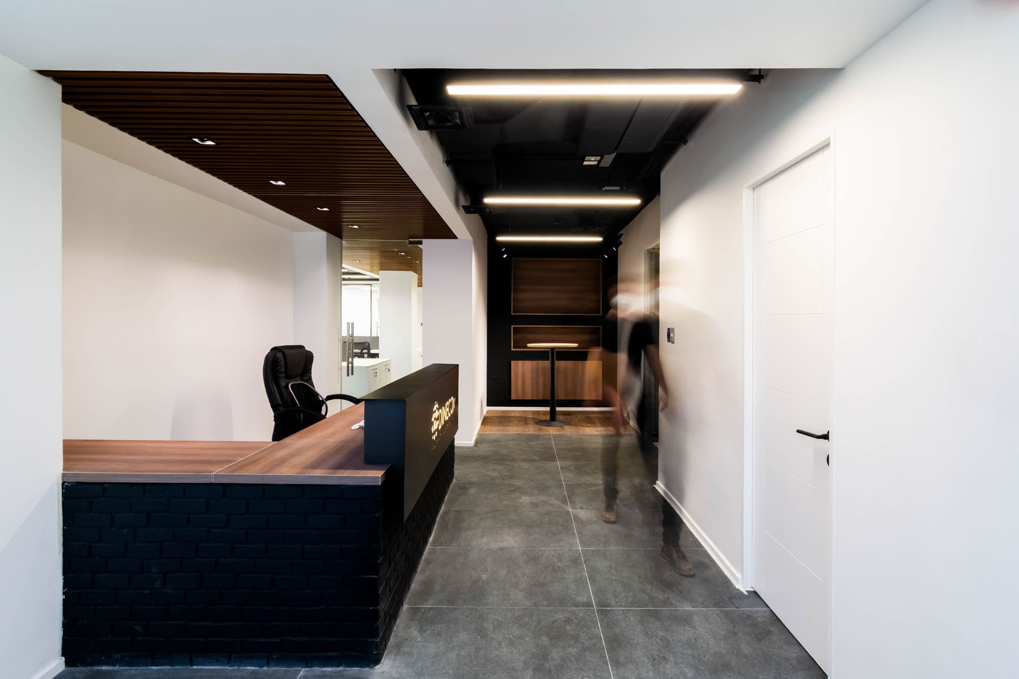Oficinas Dinecom — detalle 2
