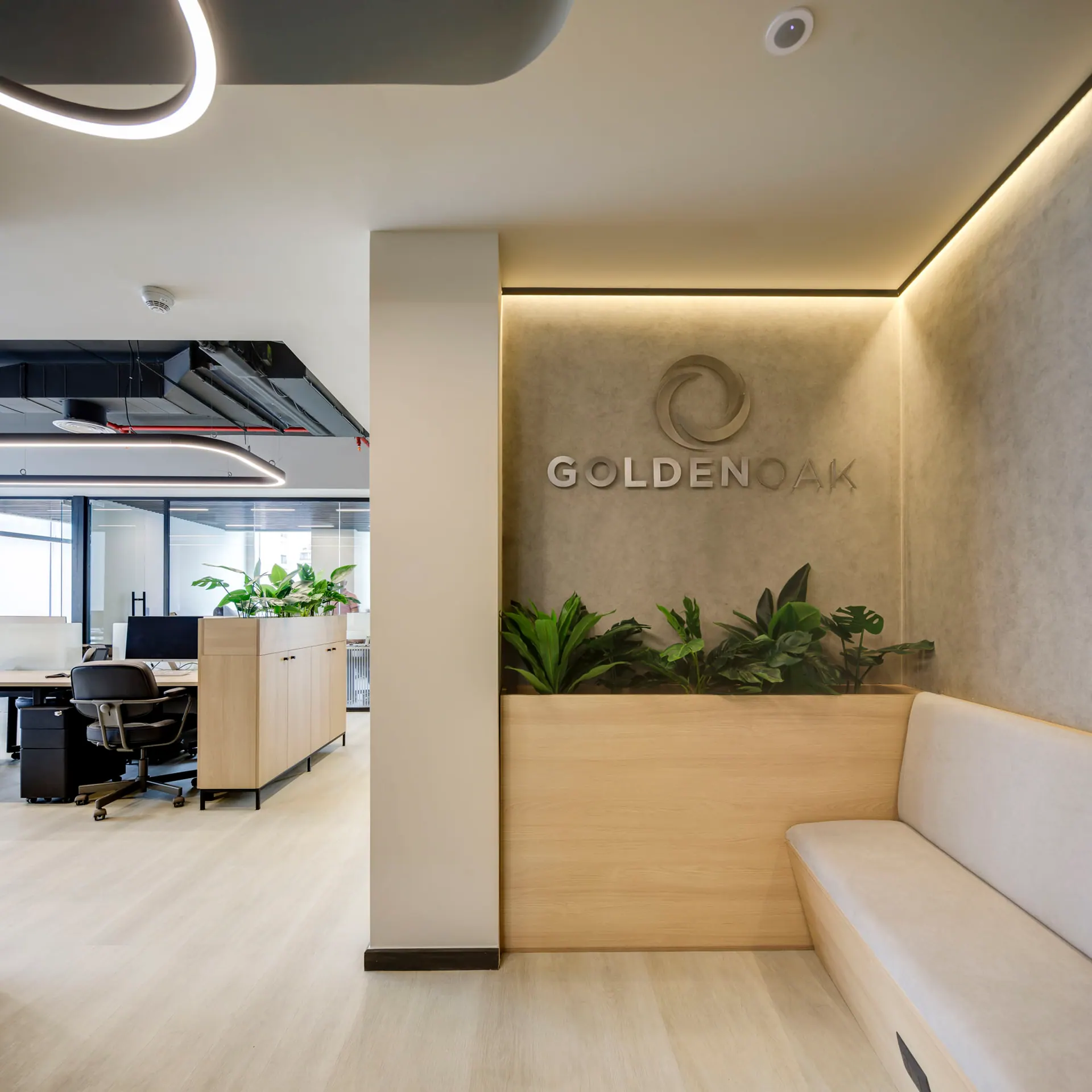 Golden Oak Offices — detalle 1
