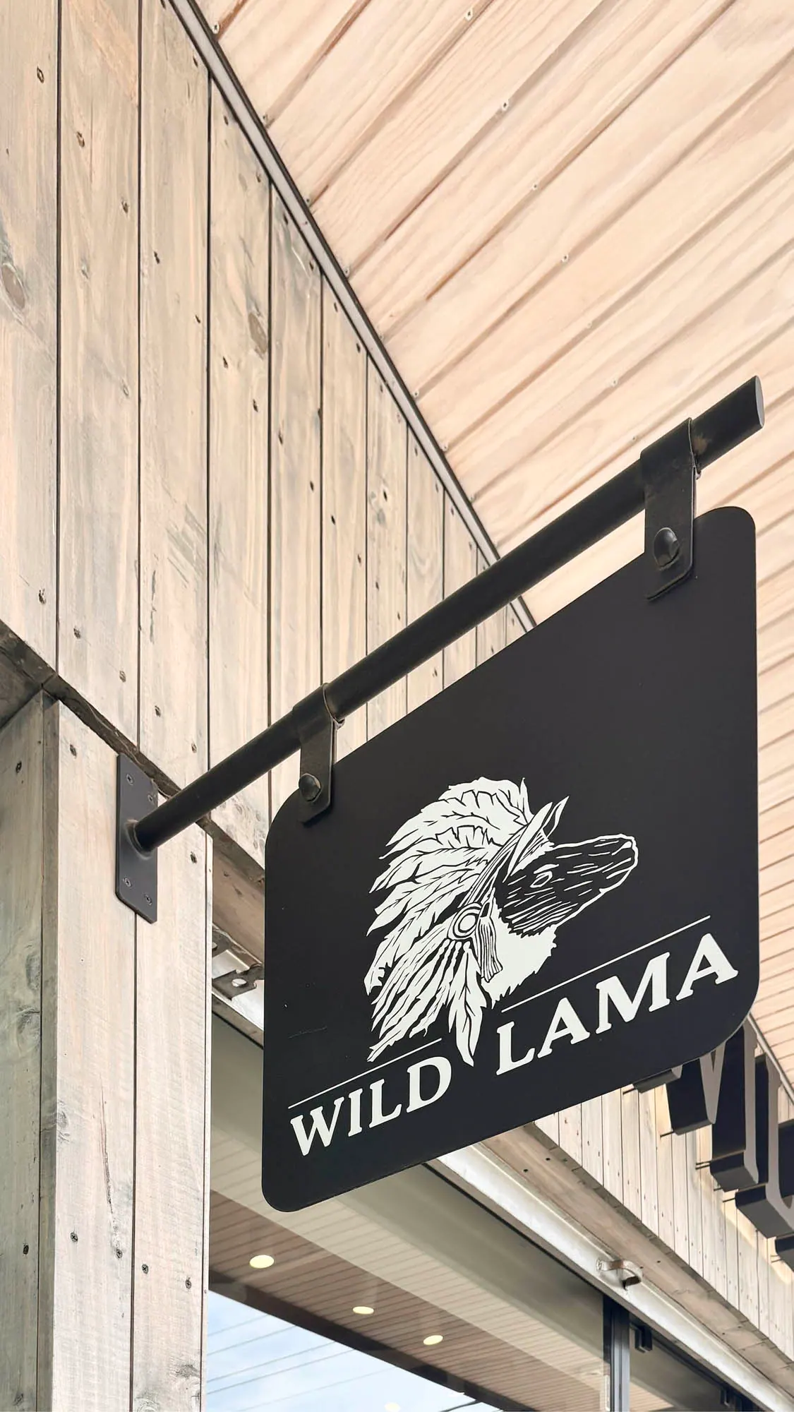 Paseo Laguna Strip Center — detalle 1